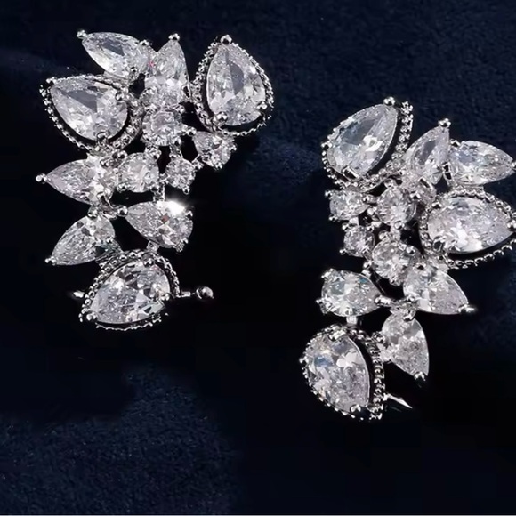 Luxury Crystal Stud Earrings - Picture 4 of 4